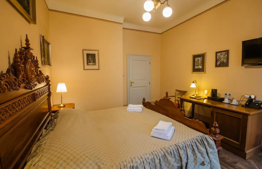 Hotel Edward Kelly-1
