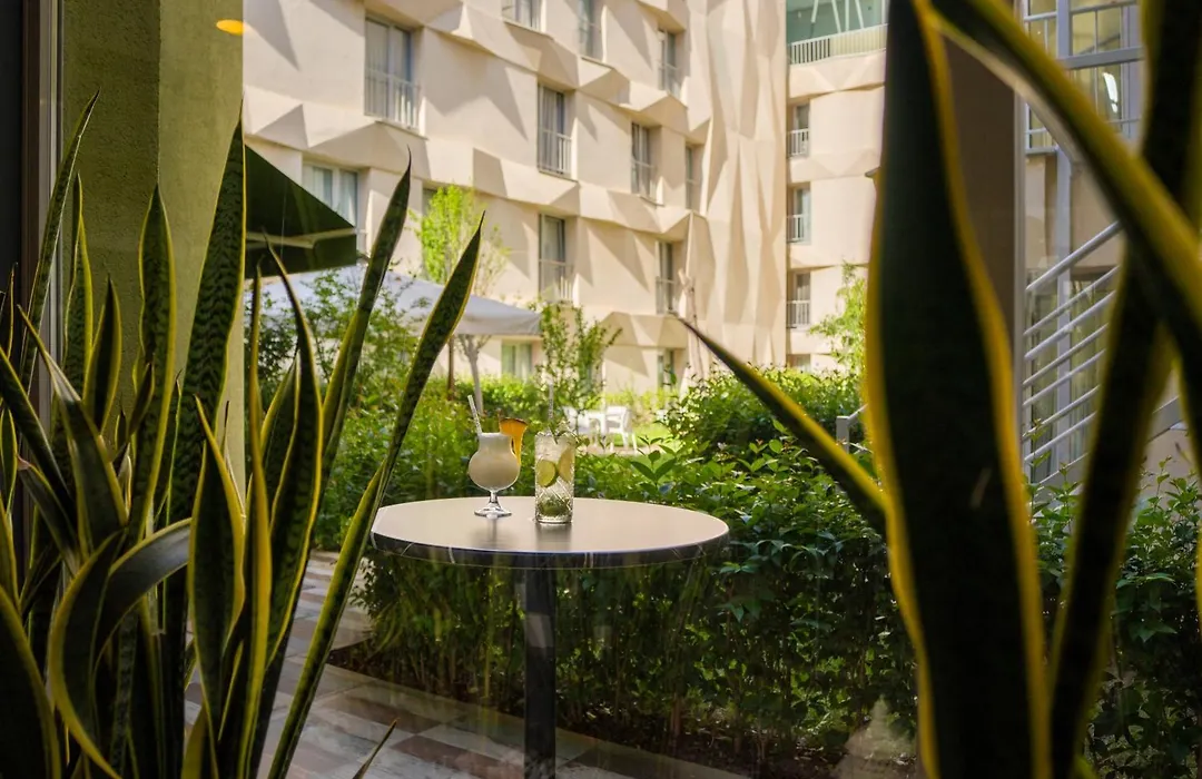 Alan Suites-1