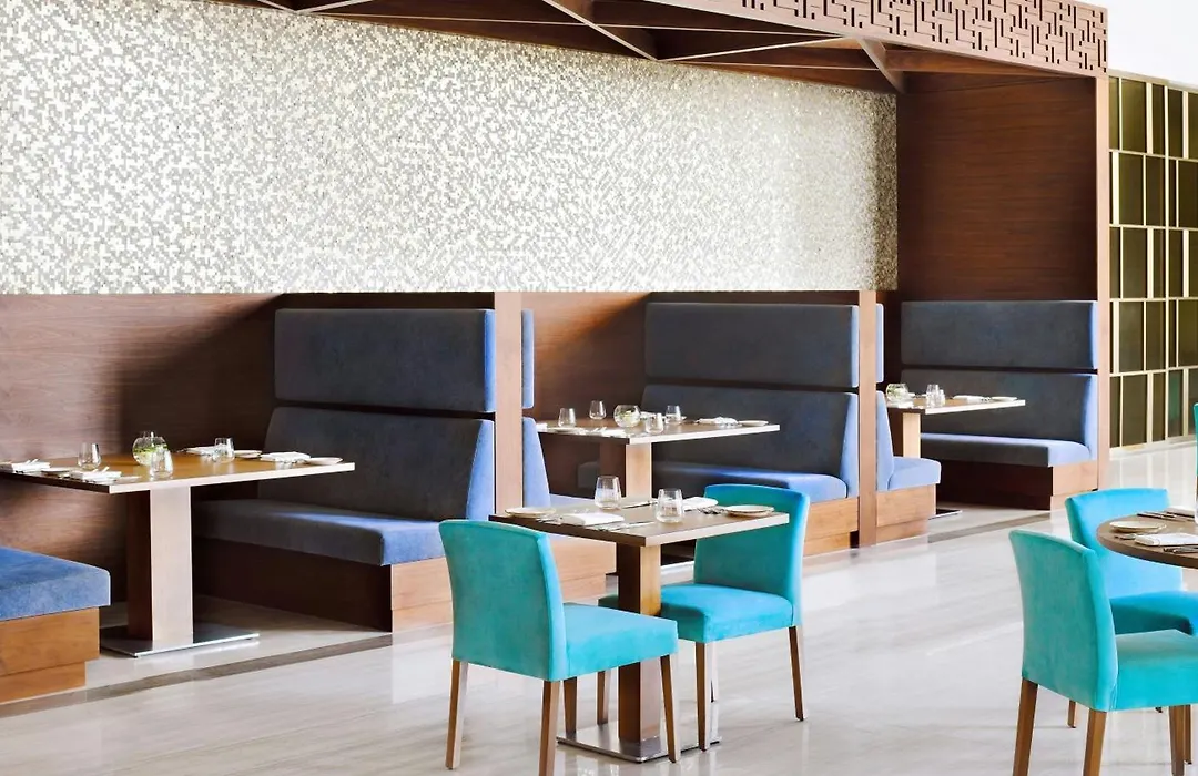 Holiday Inn Dubai Al-Maktoum Airport By Ihg-1