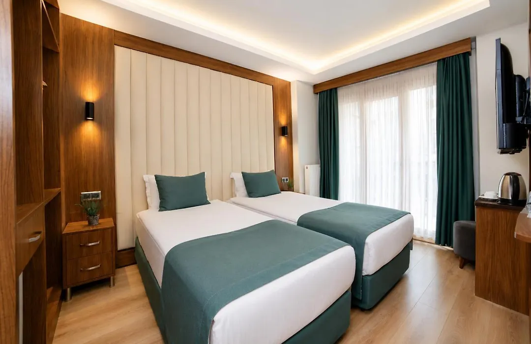 Weingart Black Tulip Hotel-1