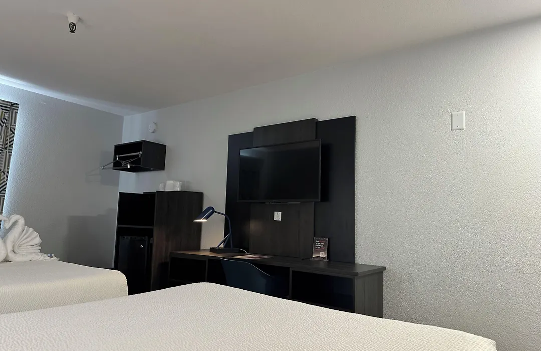 Motel 6 Hollywood-1