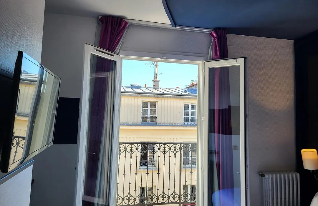 Accueil Hotel Paris Pigalle Montmartre - Hotel Renove-1
