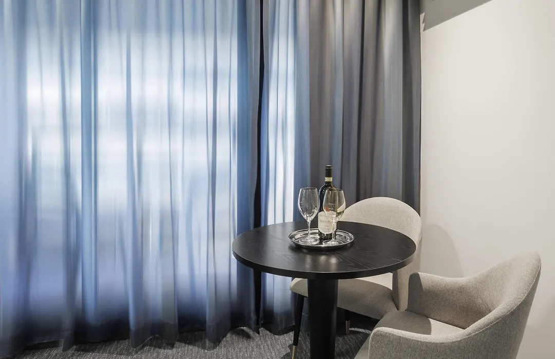 Oaks Melbourne St Kilda Road Hotel-1