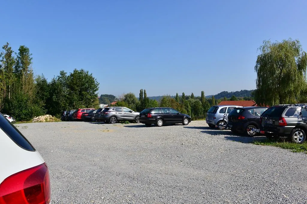 Hotel Garni Pension Gambrinus-1