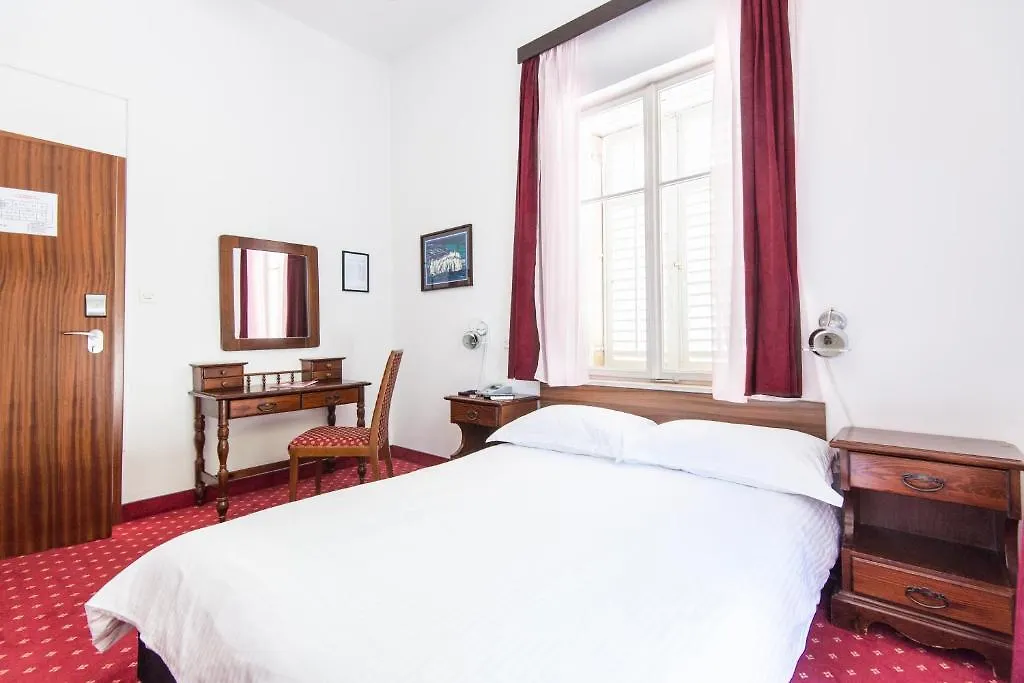 Hotel Sumratin-1