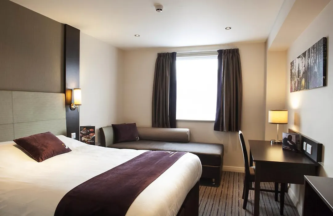 Premier Inn London Brixton-1