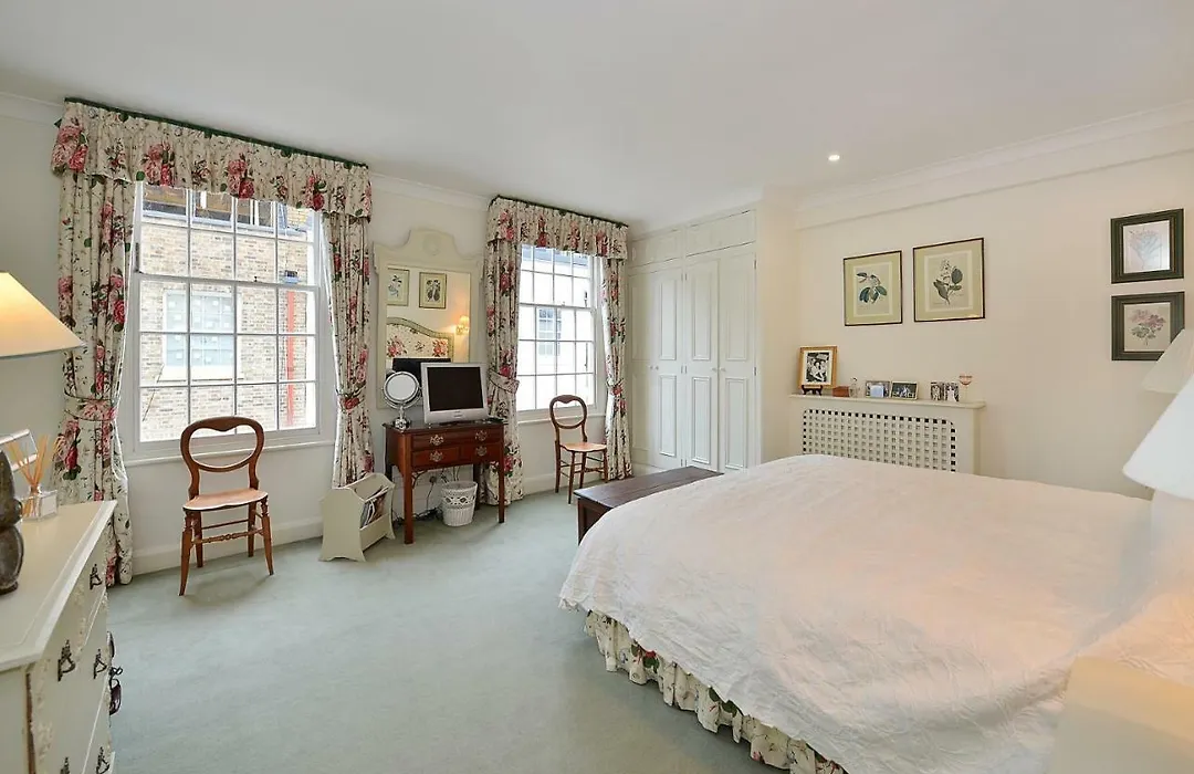 Ennismore Mews-1