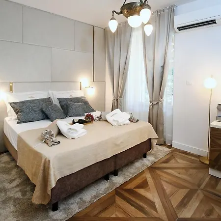 Garden Luxury Rooms-3
