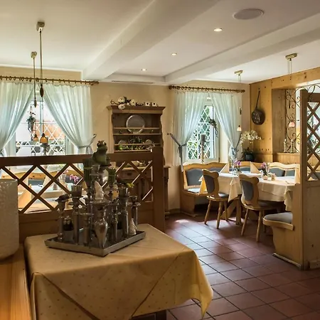 Hotel Restaurant Zum Schiffchen-3