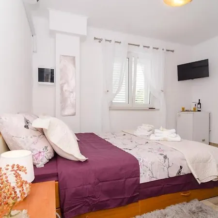 Apartment & Room Lady O-2