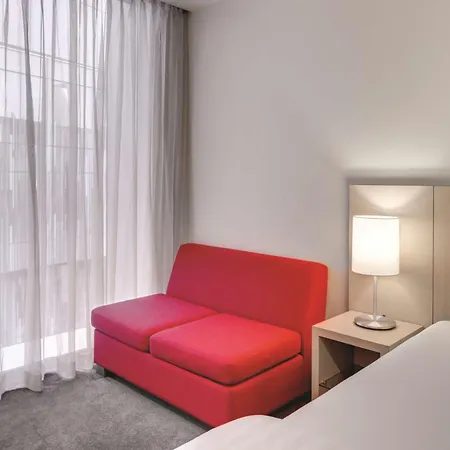 Travelodge Hotel Melbourne Docklands-3