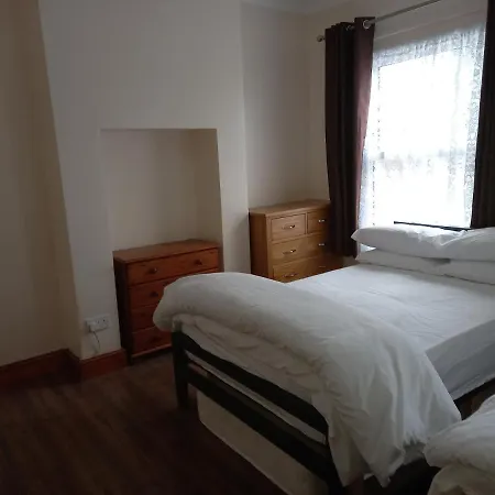 Bubblesbnb- 4 Bedroom House-3