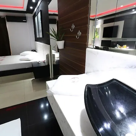 Motel Luxury-3