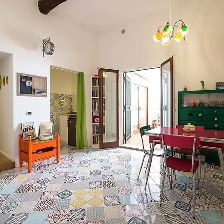 Mad Bed & Breakfast-2