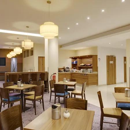 Premier Inn Hamburg City Alster-3