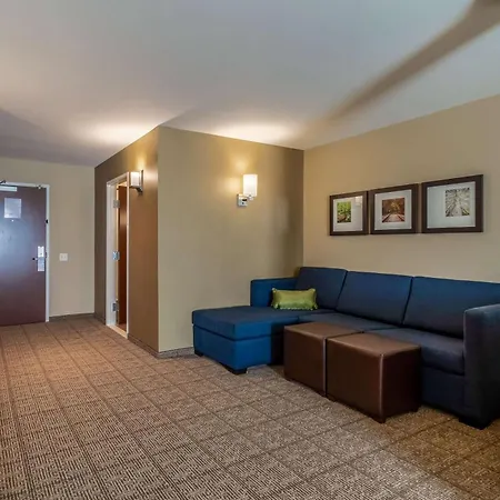 Comfort Inn & Suites - Harrisburg Airport - Hershey South-2