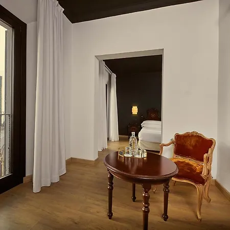 Hotel Born-2