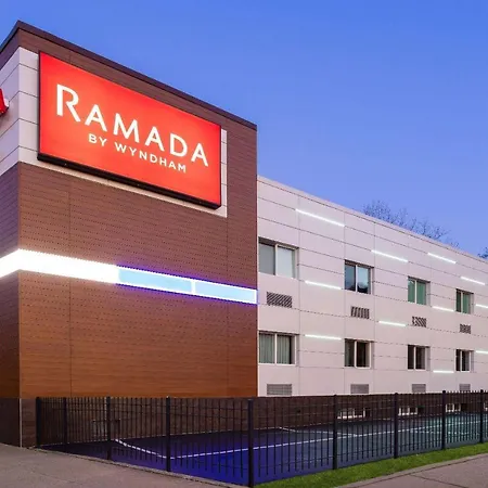 Ramada By Wyndham Bronx-3