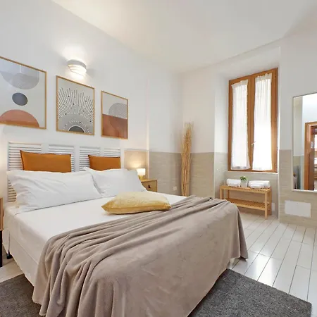 Opera Inn Suites - Rooms And Apartments-3