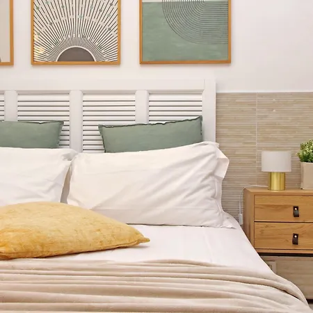 Opera Inn Suites - Rooms And Apartments-2