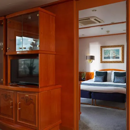 Sunborn London Yacht Hotel-3