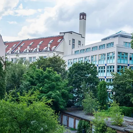 Flattering - Berlin-2