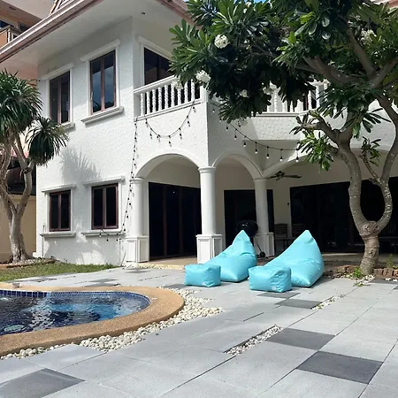 Blooming Hill Boutique Suites-3