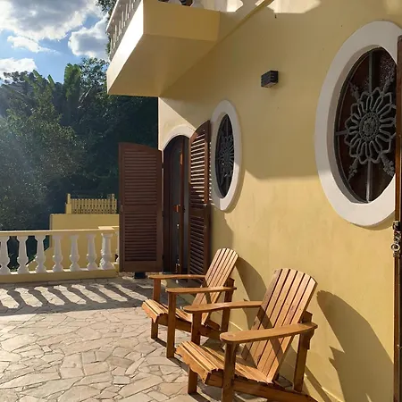 Suíte Romântica premiada com linda vista de varanda em Petrópolis!-2