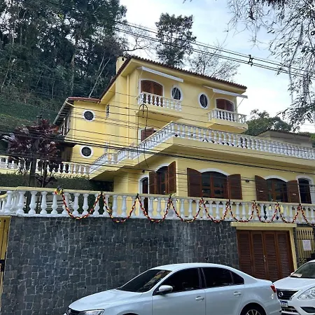 Suíte Romântica premiada com linda vista de varanda em Petrópolis!-3