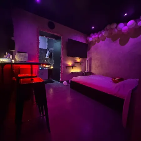 Love Room Jacuzzi-2