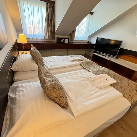 Hotel Gloria Budapest City Center-2