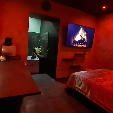 Love Room Jacuzzi-3