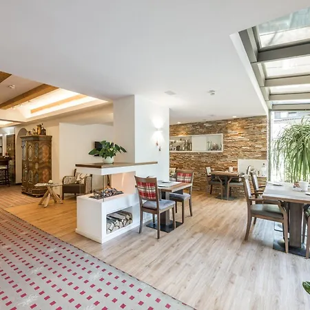 Hotel Garni Schellenberg-3