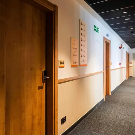 Easyhotel Barcelona La Sagrera-2