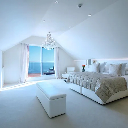 The Clarendon - Bantry Bay-3