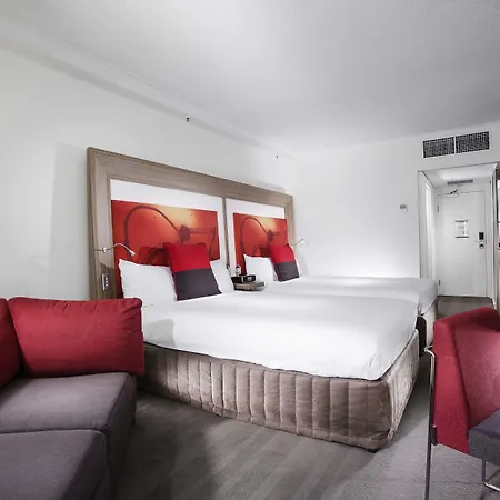 Amora Hotel Brisbane-2