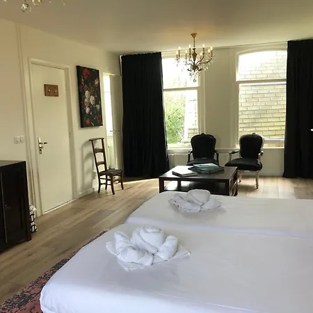 Nine-T-Teen Bed And Boutique-2