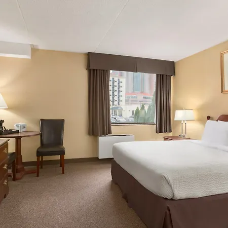 Days Inn by Wyndham Fallsview-3