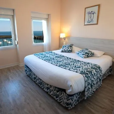 Hotel De La Mer-3