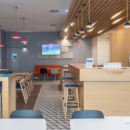 Holiday Inn Express Porto City Centre By Ihg-2