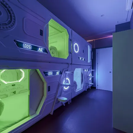 Art Seven Hostel Capsules-2