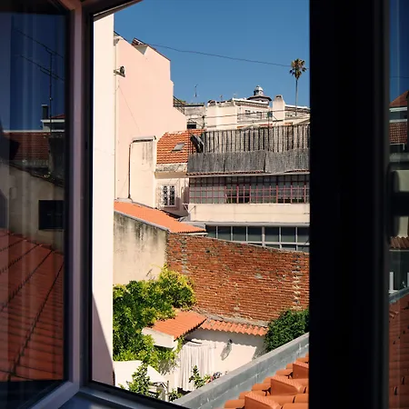 Lisbon Calling Rooms & Studio-2