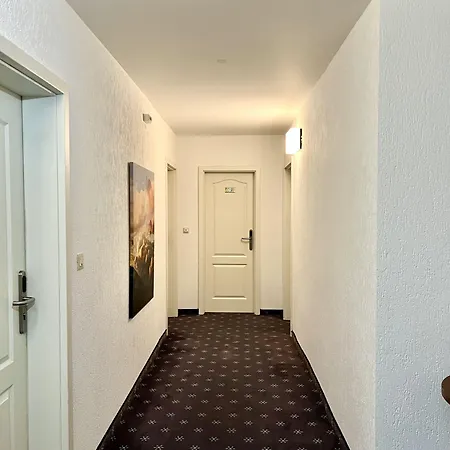 Garni Hotel Vier Jahreszeiten-3
