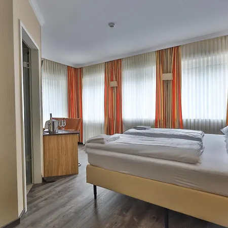 M13 Hotel-2