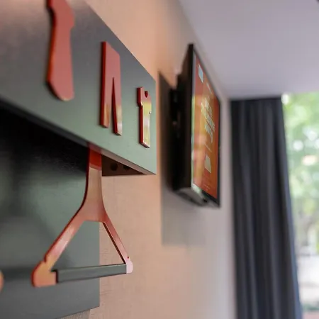 Easyhotel London City Shoreditch-3
