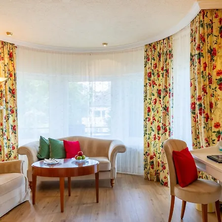 Relais&Châteaux Hotel Schwarzmatt-3