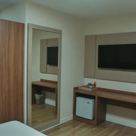 Lefel Hotel-3