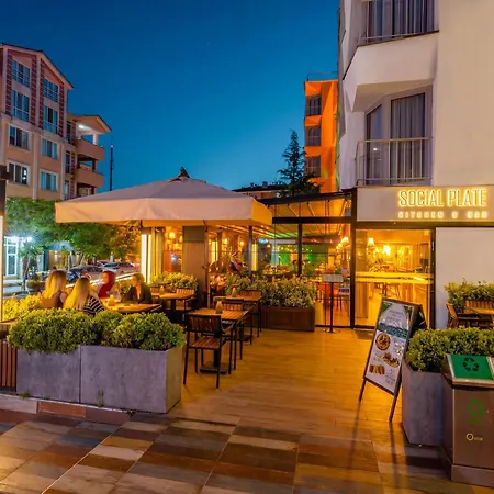 Alan Suites-3