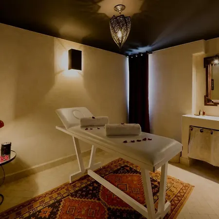103 Riad Chelsie Pool Rooftop & Hammam-3