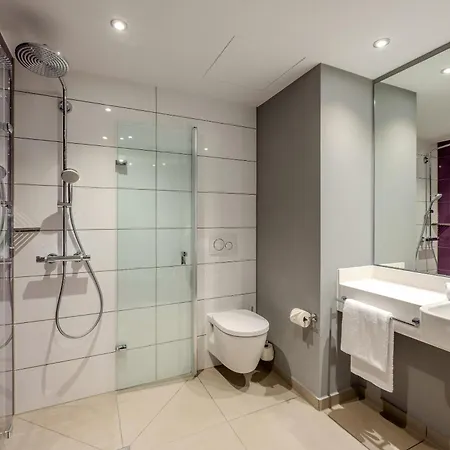 Premier Inn Frankfurt Westend-3